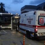 İZMİR’DE OTOBÜSTE HES KODU TARTIŞMASINDA KAN AKTI HES KODU EŞLEŞTİRMESİ OLMAYAN BİR KİŞİ, KENDİSİNE TEPKİ GÖSTEREN YOLCUYU BIÇAKLADI