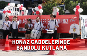 Honaz Caddelerinde Bandolu Kutlama