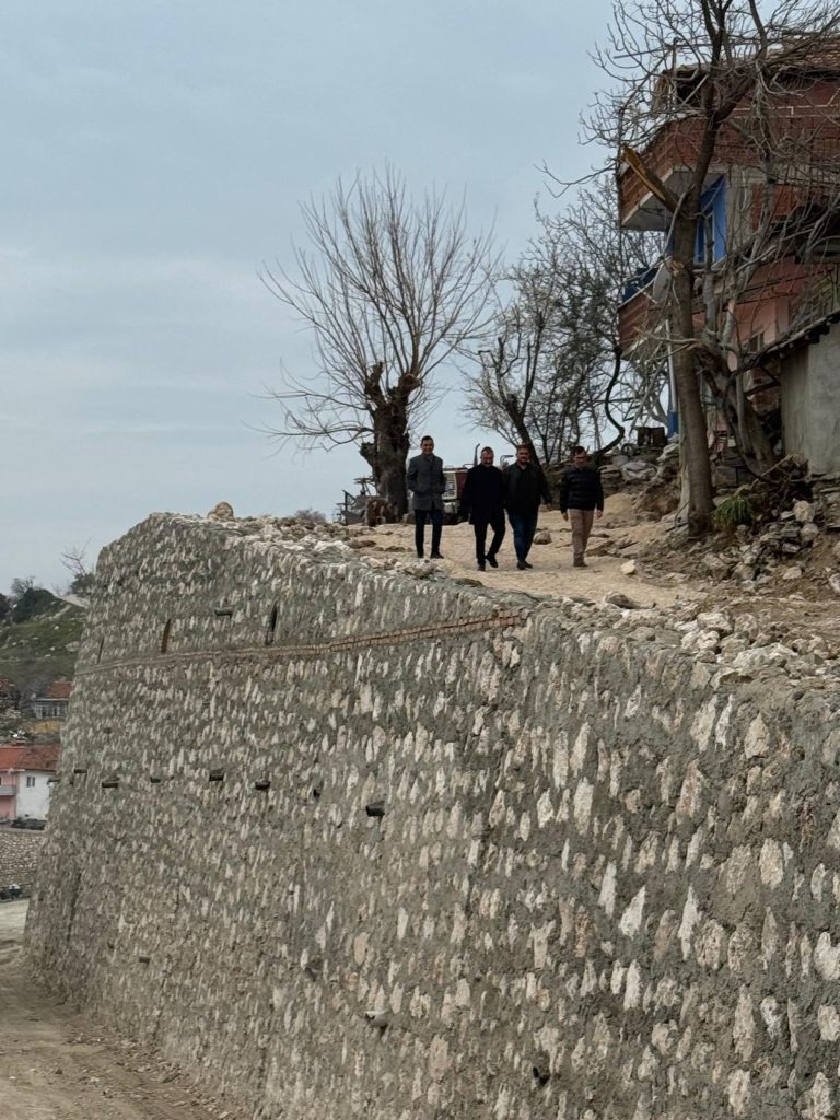 Güney’de deprem sonrası hasar gören duvarlar yenileniyor