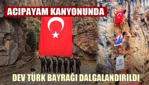 Acıpayam Kanyonunda dev Türk bayrağı dalgalandırıldı